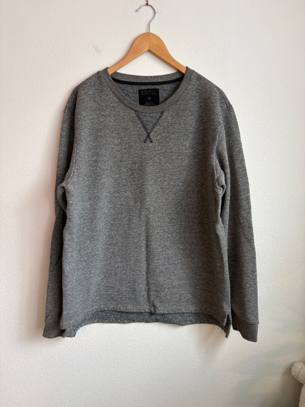 Barneys New York Mens XL Heather Grey Crewneck Sweatshirt Cotton Blend V-Stitch